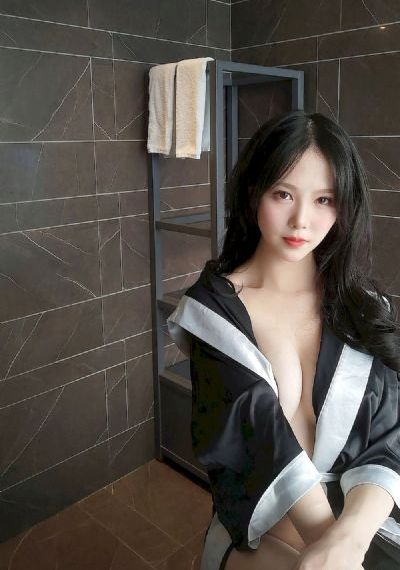 公交车享受紧贴着屁股好爽_DVD完整版观看